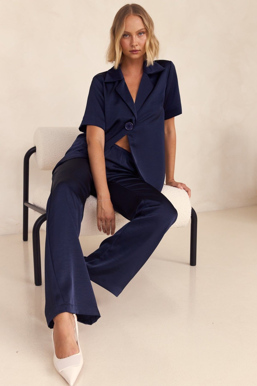 Maternity Runway Scout | Zara Shirt (Navy)