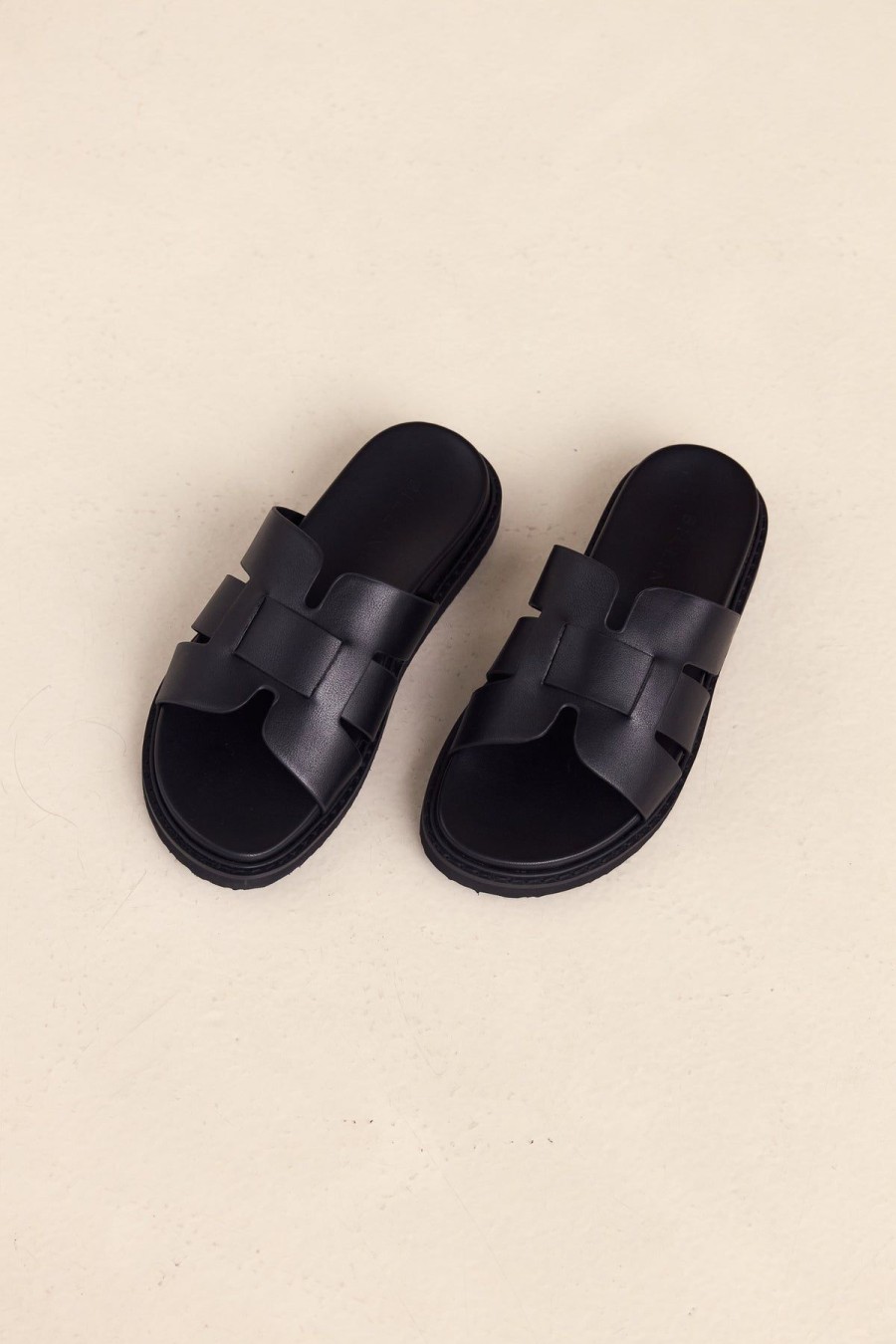 Accessories Runway Scout | Zanna Sandal (Black)