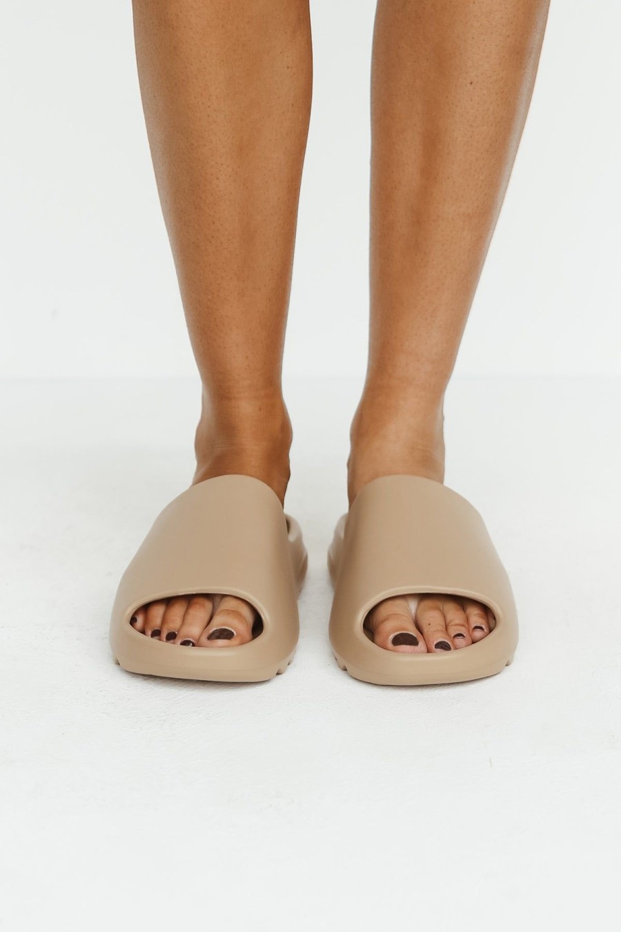 Accessories Runway Scout | Luna Slides (Beige)